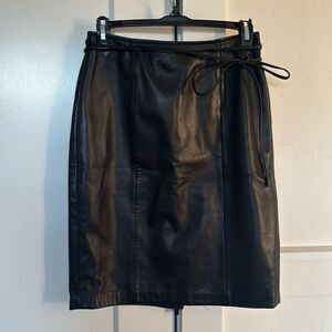 VAKKO New York Vintage Retro Black 100% Leather Pencil Skirt Women’s Size 4 EUC